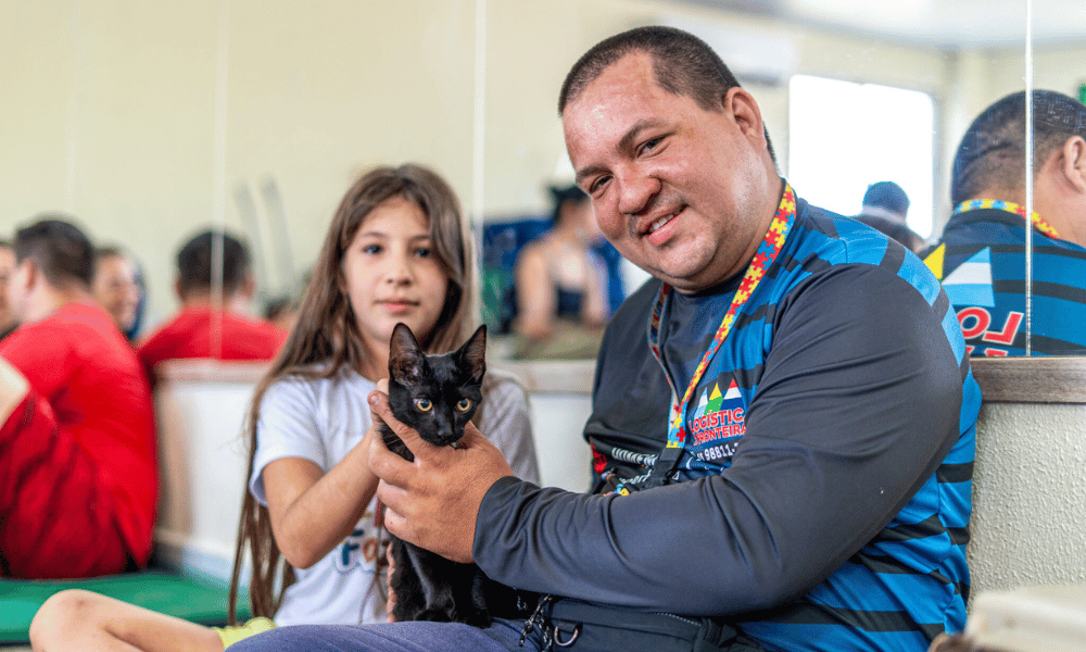 Ação do Petmóvel beneficia tutores de cães e gatos no Bubas