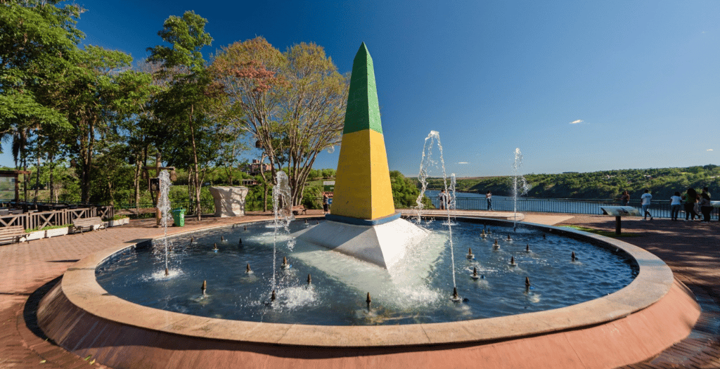 Carnaval na Tríplice Fronteira une música, história e participação do público