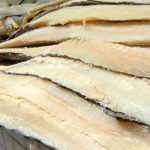 Bacalhau fica até 110% mais caro em Foz, enquanto tilápia tem queda de quase 45%, aponta pesquisa da UNILA