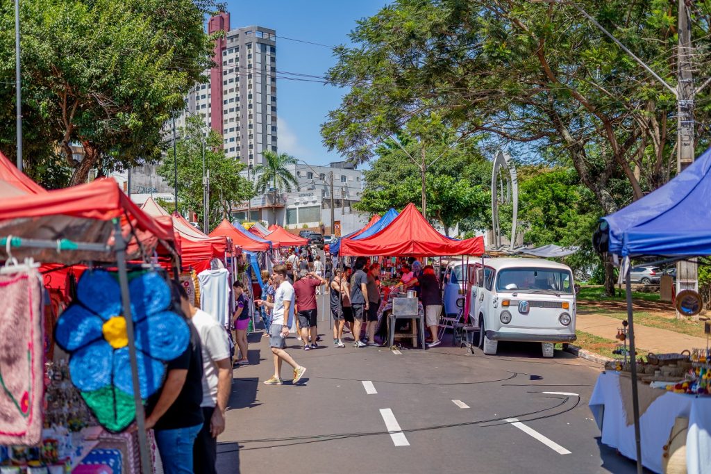 Feirinha da JK terá edição especial de Páscoa com programação noturna e atrações para toda a família