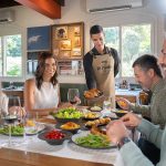 Turismo impulsiona busca por experiências gastronômicas e transforma restaurantes em parte do destino em Foz do Iguaçu