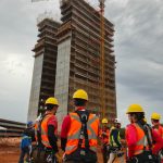 Bombeiros da Itaipu realizam visita técnica nas obras do Campus Arandu
