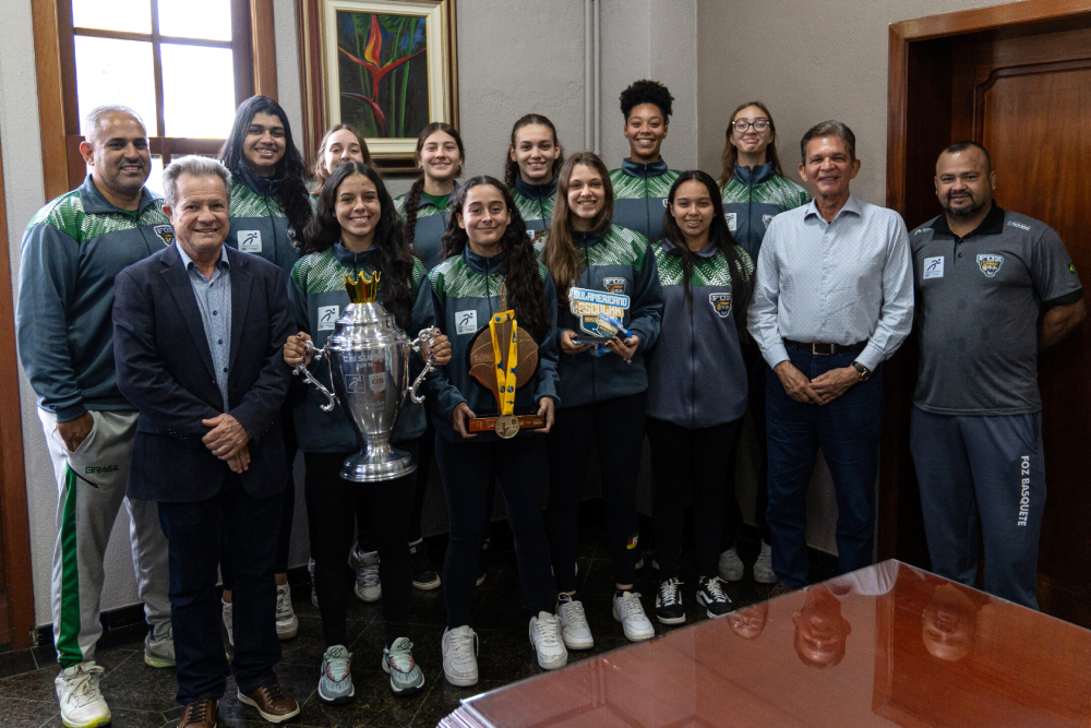 Basquete feminino de Foz do Iguaçu conquista títulos nacionais e vaga em mundial na Sérvia