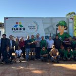 Itaipu entrega caminhão para associação de catadores em Marechal Cândido Rondon