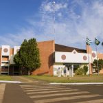 Unioeste abre seleção com salários de até R$ 7,6 mil em Foz do Iguaçu