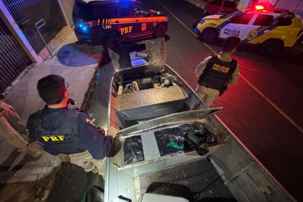 Barco com 284 kg de maconha é apreendido em Joaquim Távora
