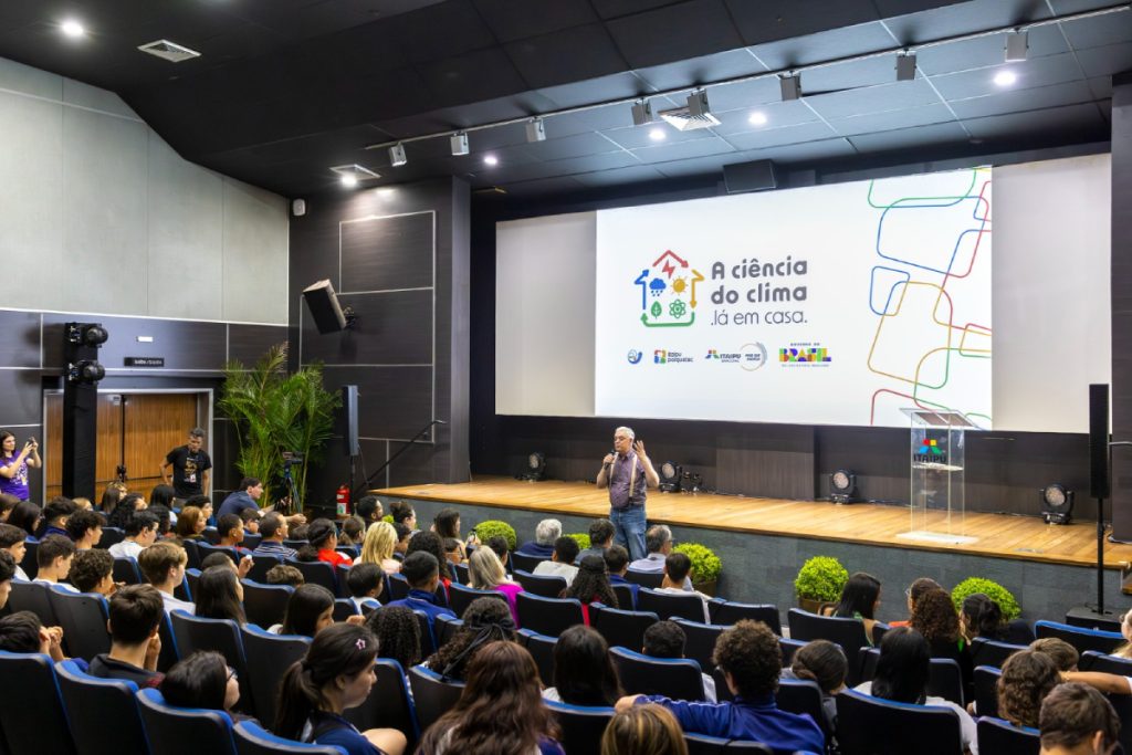 Ciência do Clima Lá em Casa leva educação climática às famílias