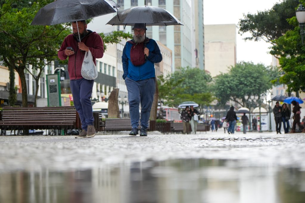 Simepar prevê tempestades nas regiões Oeste e Norte do Paraná entre quinta e sexta-feira