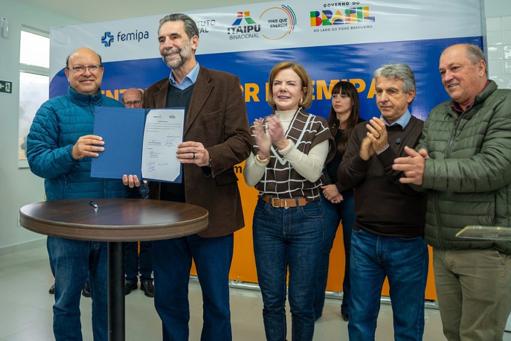 Itaipu participa de entregas nas áreas de educação e saúde em União da Vitória