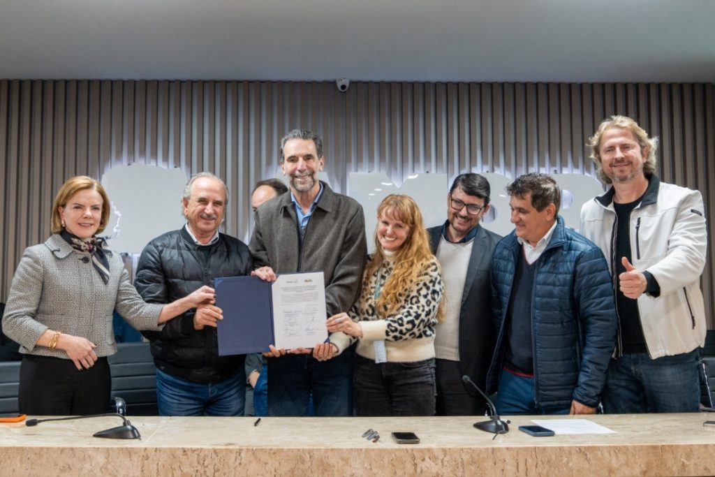 Itaipu firma convênio para melhorias nas áreas da saúde e do meio ambiente em 49 municípios paranaenses
