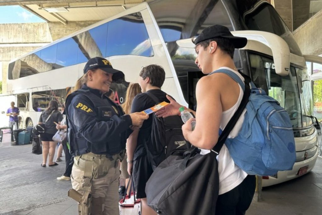PRF inicia Operação Corpus Christi 2026 nas rodovias federais do Paraná