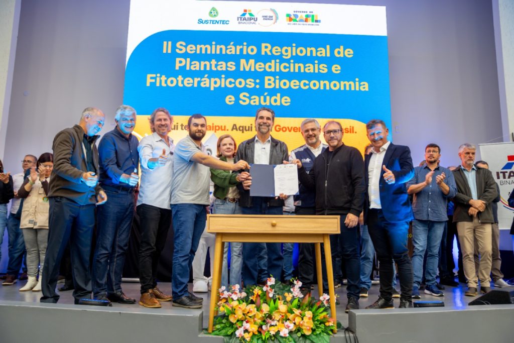 Programa da Itaipu leva conhecimentos sobre plantas medicinais a profissionais de saúde e agricultores