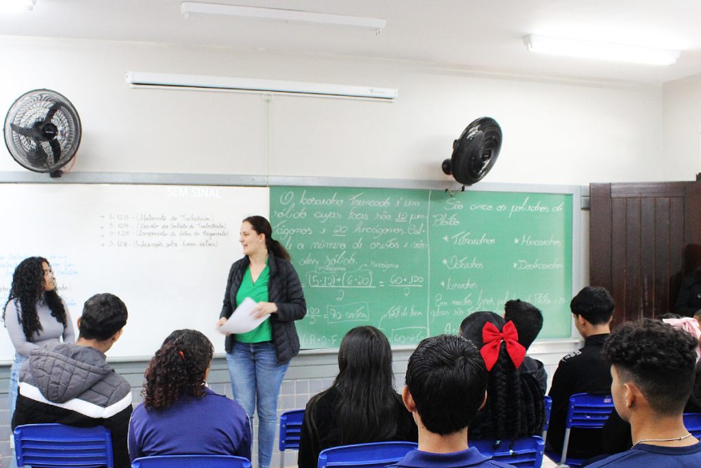Unioeste visita escolas de Foz para divulgar vestibular e Enem