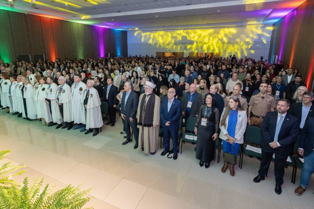 Foz do Iguaçu é a estrela da noite na abertura do FITCataratas