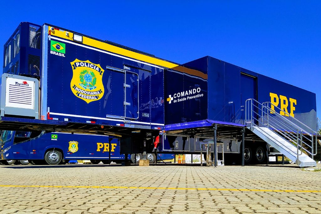 Carreta da Saúde da PRF leva atendimento gratuito a motoristas no Paraná