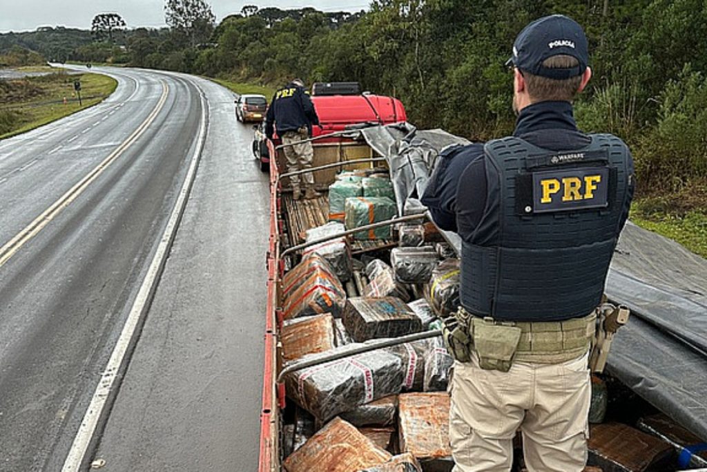 PRF apreende quase 2,5 toneladas de maconha em Guarapuava (PR)