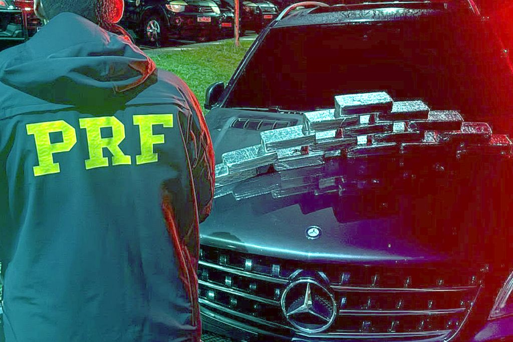 PRF apreende 16 kg de crack em fundo falso de veículo paraguaio na região de fronteira do Paraná