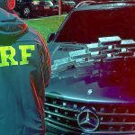 PRF apreende 16 kg de crack em fundo falso de veículo paraguaio na região de fronteira do Paraná