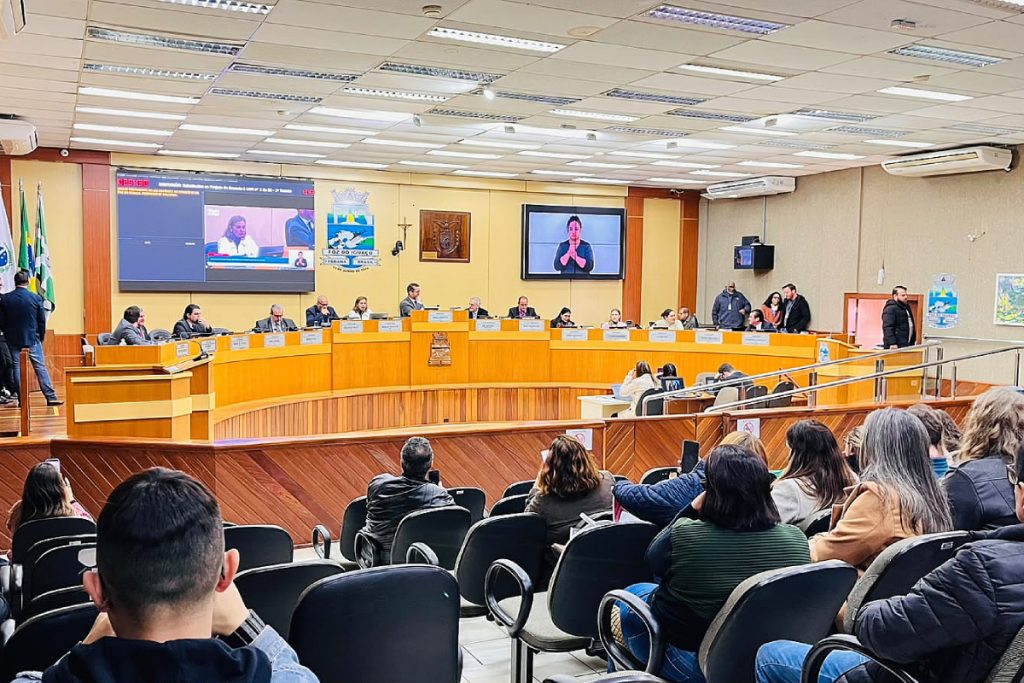 Câmara aprova reposição salarial de 4,11% para servidores municipais de Foz do Iguaçu