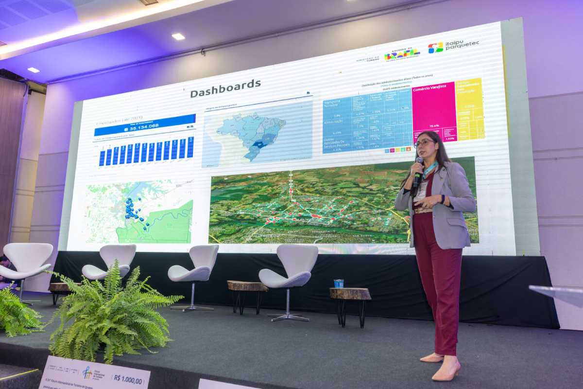 Palestra de Viviane Welter trouxe exemplos do trabalho realizado pelo Observatório Nacional de Turismo Sustentável. Foto: Kiko Sierich/Itaipu Parquetec.