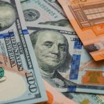 Dólar acima de R$ 5,15: especialista alerta para erros ao comprar moeda para as férias de julho