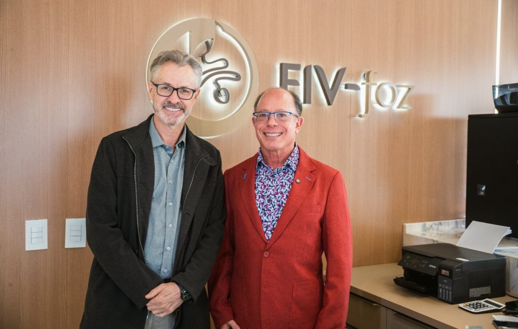 Clínica de reprodução humana de Foz do Iguaçu realiza intercâmbio internacional com médico dos EUA