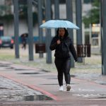 Duas novas frentes frias em três dias vão trazer chuva novamente ao Paraná
