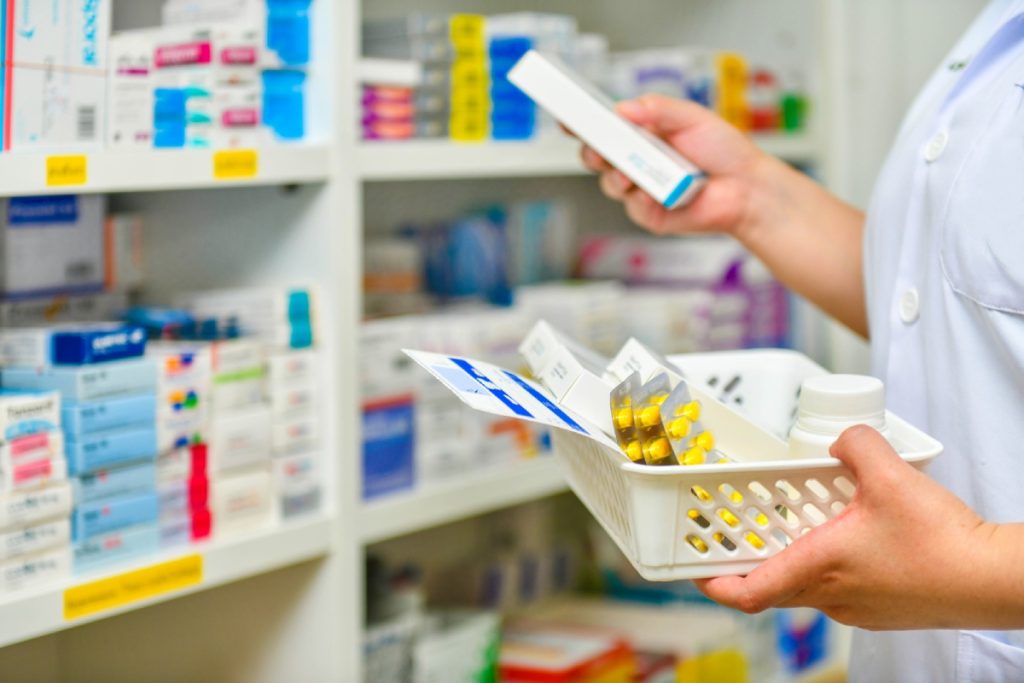 Projeto aprovado na Câmara permite acesso a medicamentos do SUS com prescrição particular