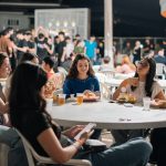 Juventude, diálogo e solidariedade se reúnem na Mesquita de Foz no evento “Sunset Burger”