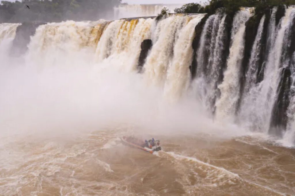 Acidente de barco nas Cataratas do Iguaçu