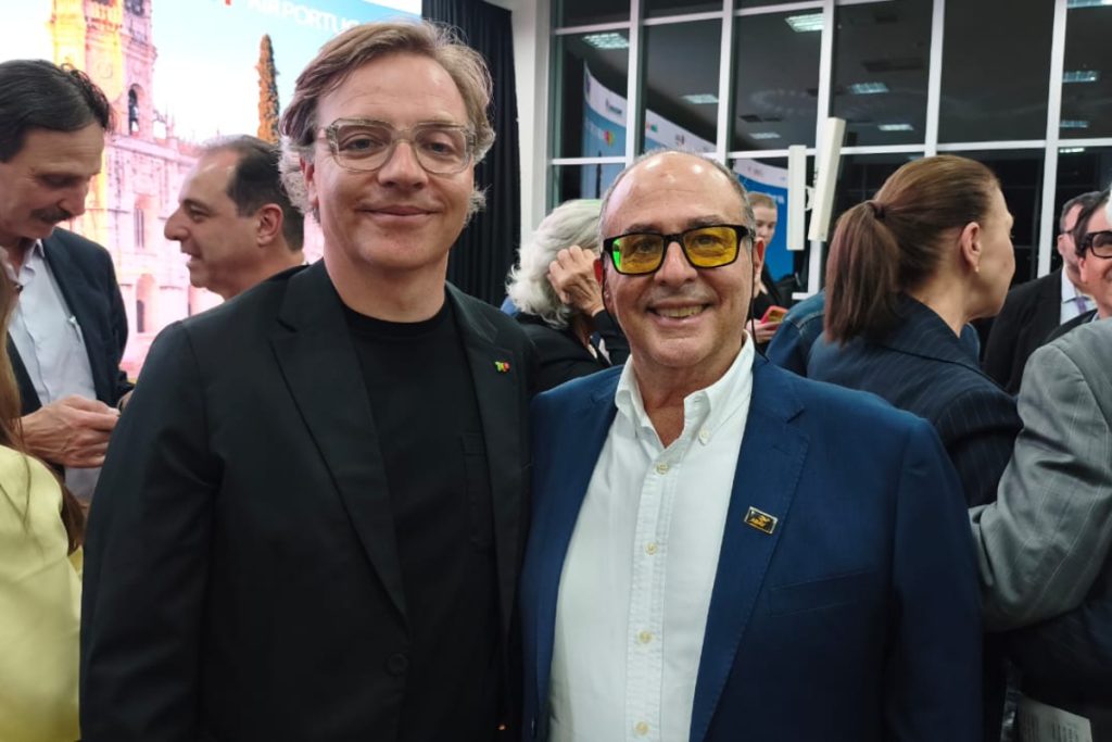 Carlos Oliveira, chairman da TAP, e Geraldo Rocha, presidente da ABAV-PR. Foto: Flamma Comunicação.