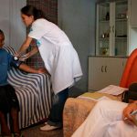 Idosos com limitações devem ser atendidos em casa