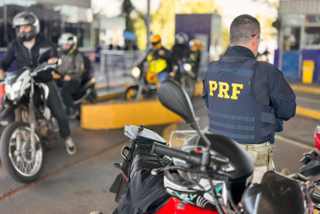 Operação Placa Limpa: PRF autua 221 infrações e recolhe 66 veículos em fiscalização em Foz do Iguaçu