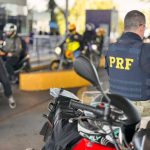 Operação Placa Limpa: PRF autua 221 infrações e recolhe 66 veículos em fiscalização em Foz do Iguaçu