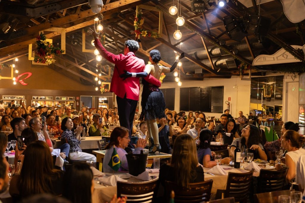 Rafain Churrascaria Show renova seu tradicional show e anuncia audição para novos bailarinos