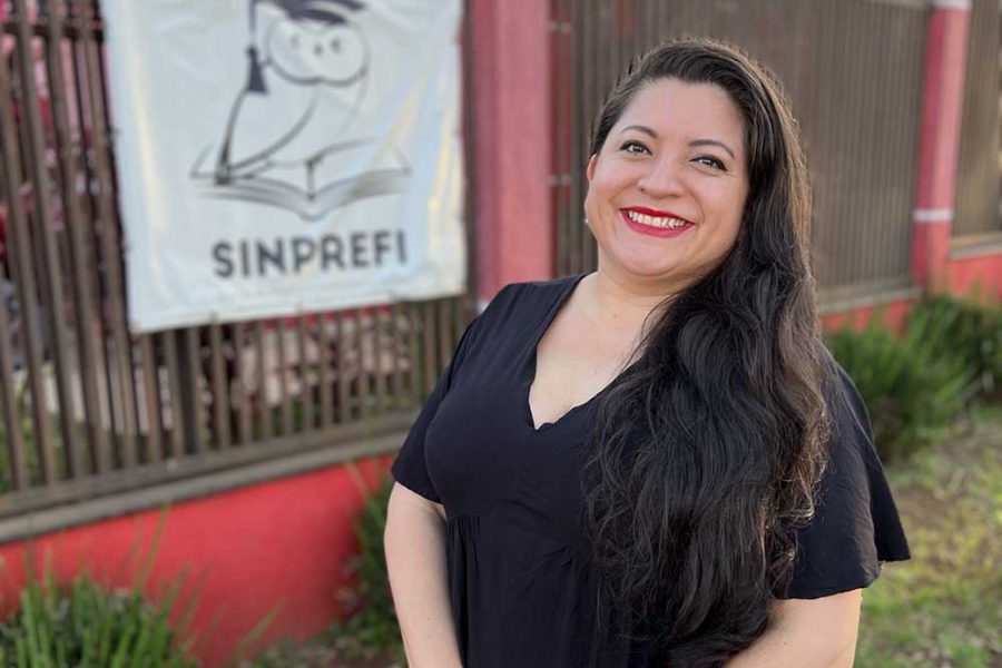 A professora Viviane Jara Benitez assume a presidência do SINPREFI para dar continuidade às ações em andamento. (Foto Izabelle Ferrari)