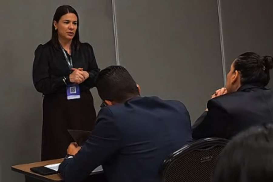 Dra. Morena Silveira conduz palestra que aborda a relação entre afeto e cuidado durante maior evento jurídico da América Latina. (Arquivo Pessoal)