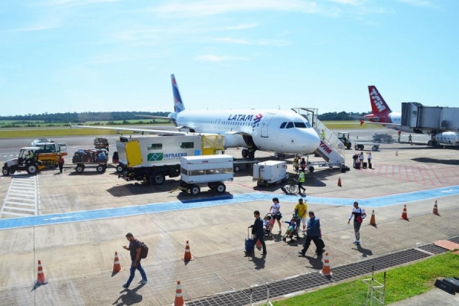 dia-da-arvore-aeroporto-de-foz-do-iguacu-recebe-o-plantio-de-10-mil-mudas-nativas-3107_L